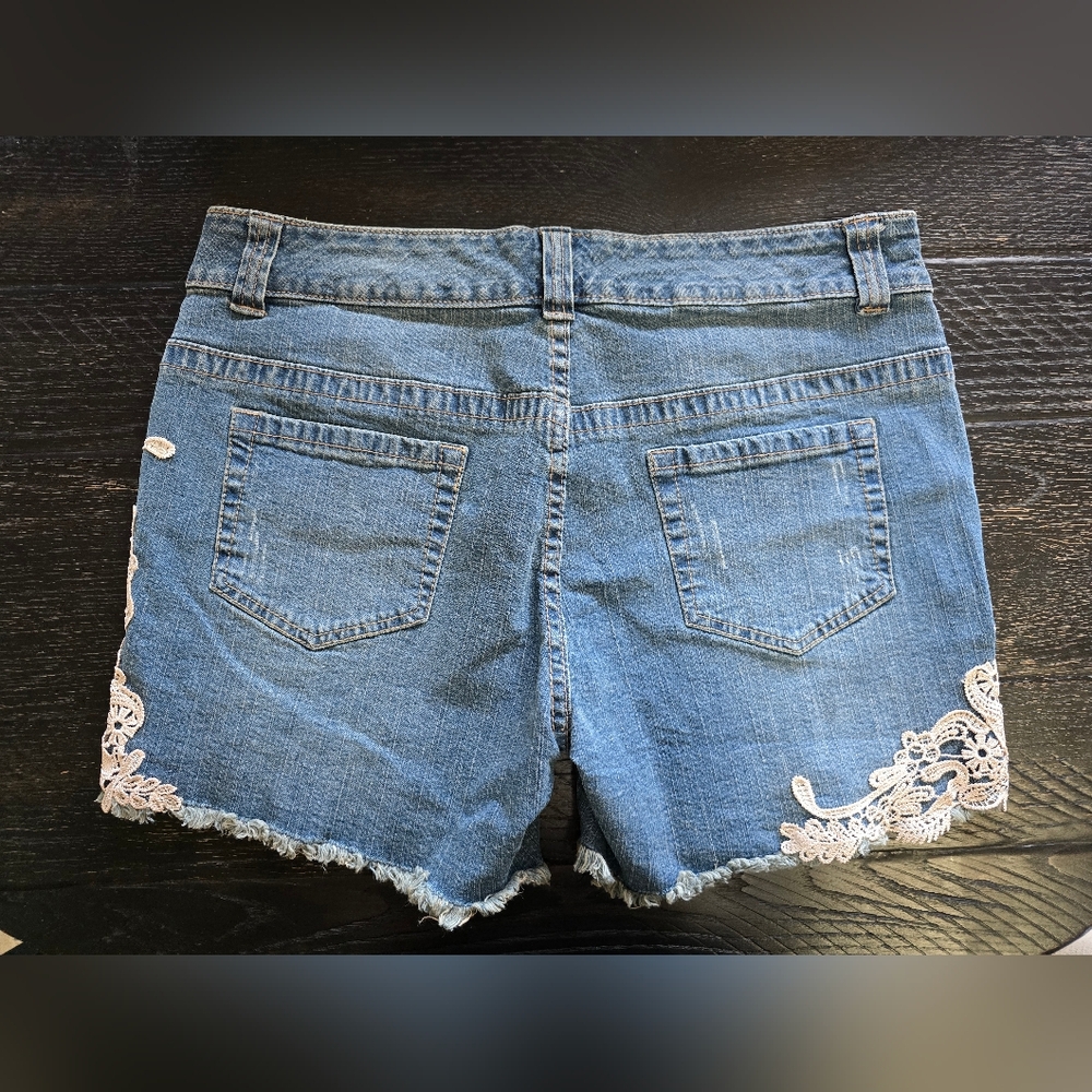 VENUS - LACE JEAN SHORTS WITH STRETCH Size 10 - Picture 2 of 5